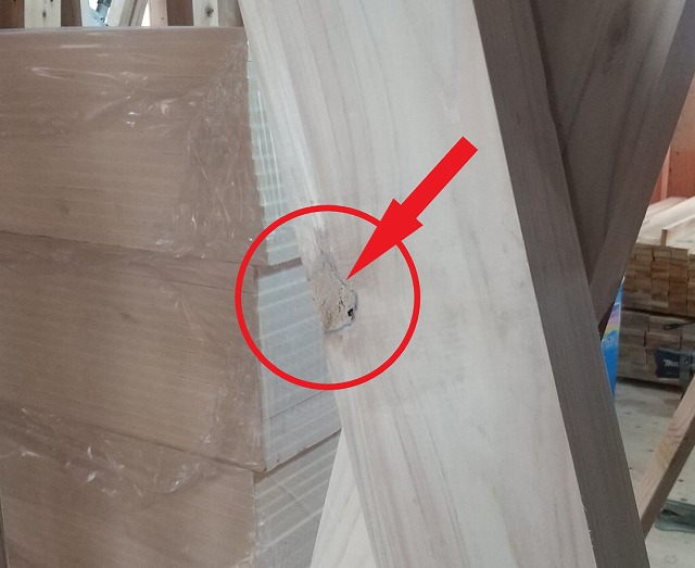 筋かいに抜け節などの欠損が有る場合は補修は必須!