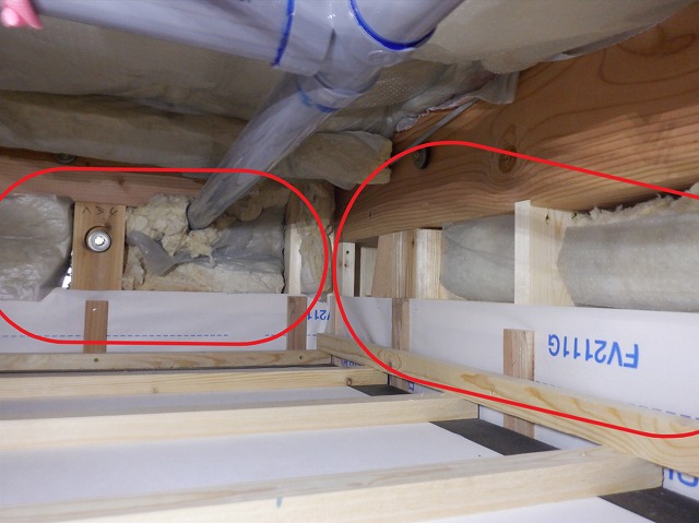 車庫天井裏の外気に接する床断熱材は要注意！